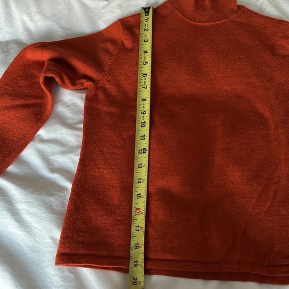 Italian Wool orange turtleneck sweater. Medium - Picture 11 of 11